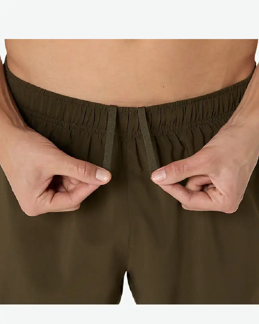 Asics Core 7In Short M - 2011D213-200 (4) au meilleur prix !