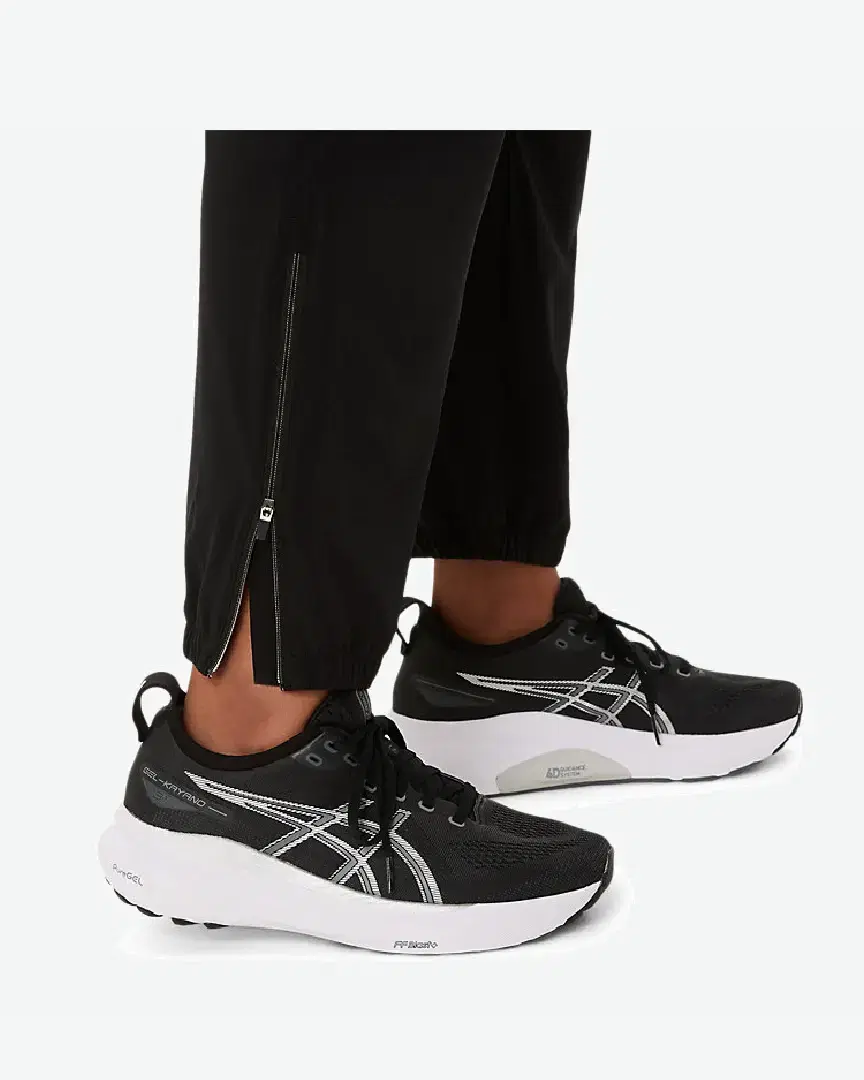 Asics Core Woven Pant W - 2012D176-001 (6) au meilleur prix !