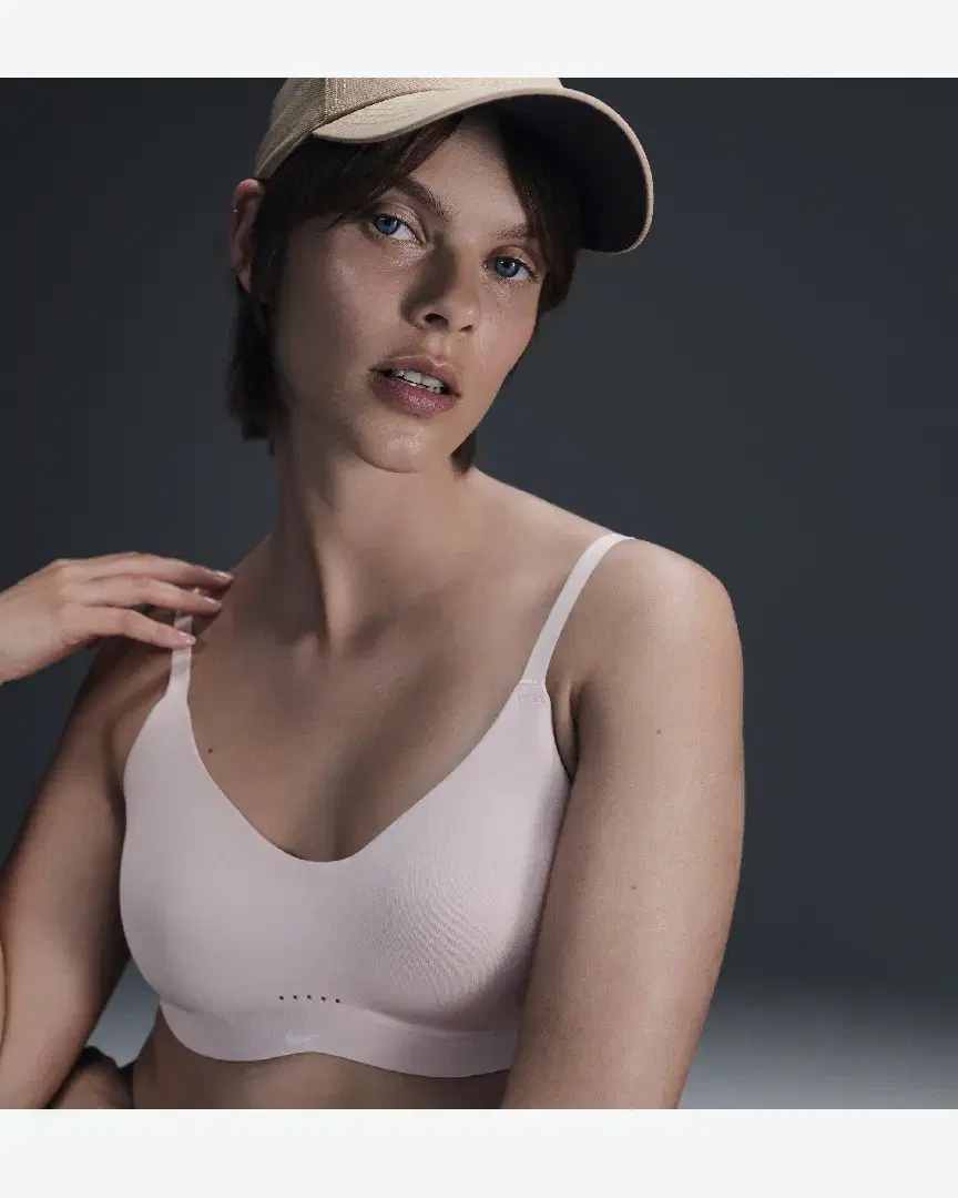 Brassière Rembourrée Et Convertible À Maintien Léger Nike Alate Minimalist W - FQ3550-207 (0) au meilleur prix !