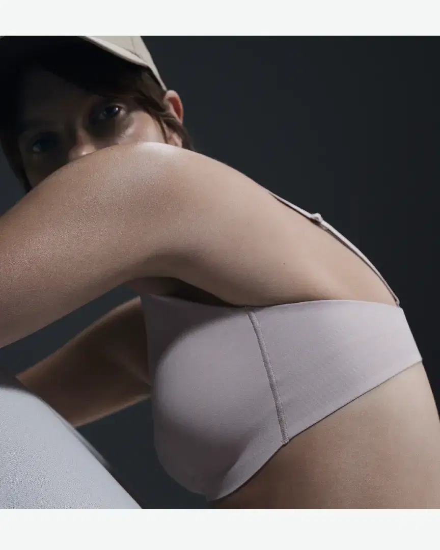 Brassière Rembourrée Et Convertible À Maintien Léger Nike Alate Minimalist W - FQ3550-207 (1) au meilleur prix !