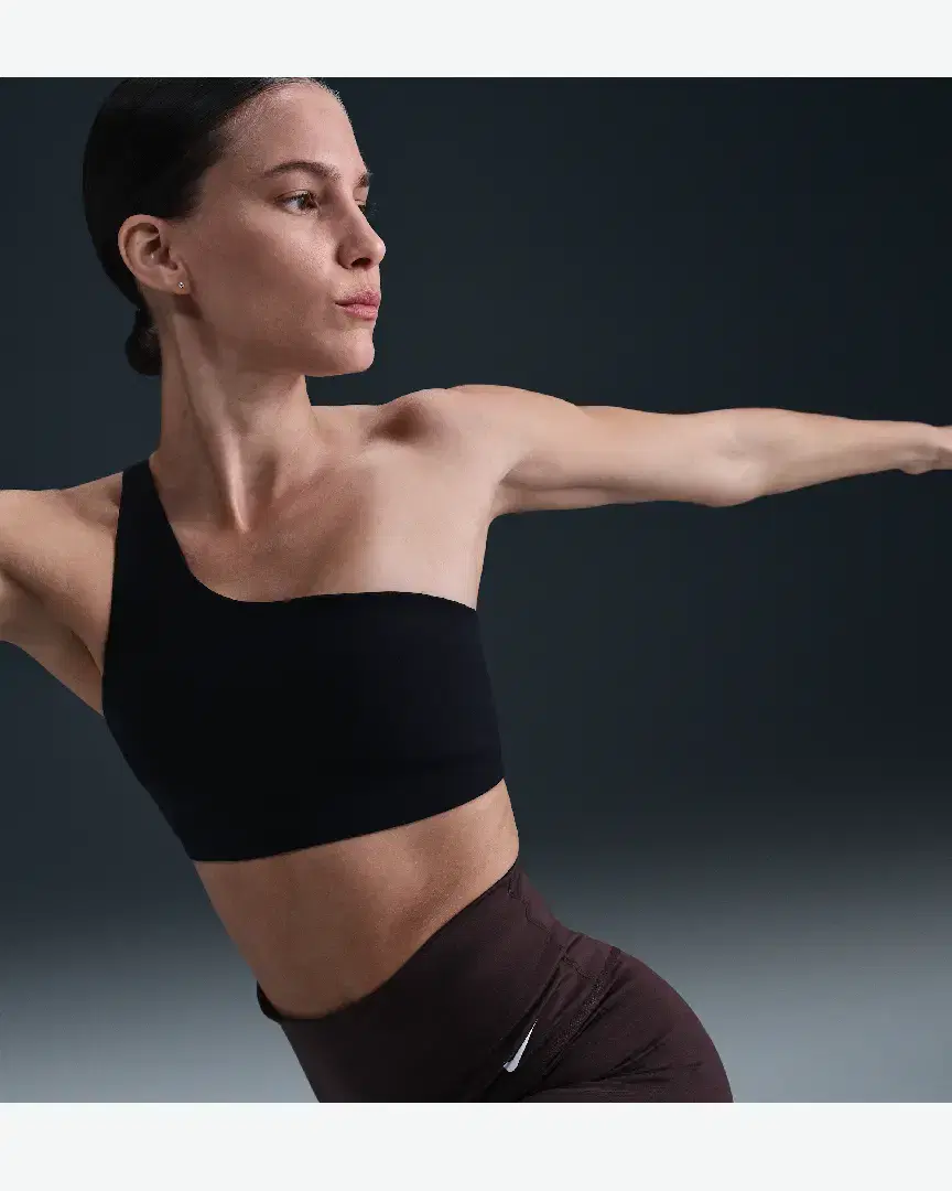 Brassière Rembourrée Nike Zenvy Asymmetrical W - HQ9182-010 (2) au meilleur prix !