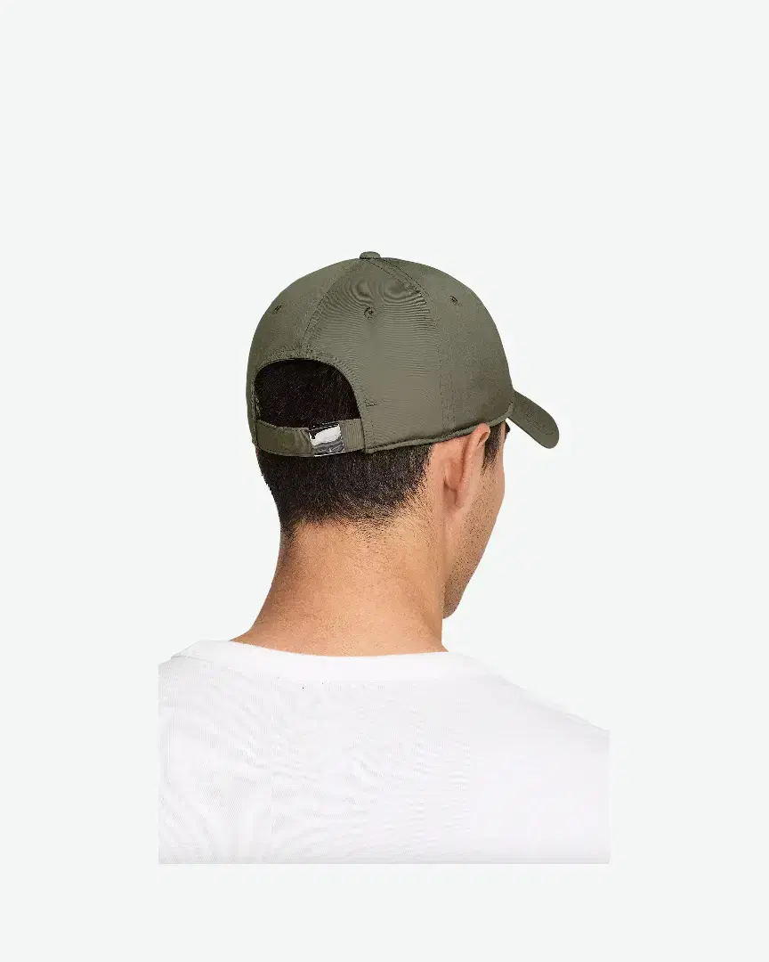 Casquette Nike Club Unstructured Metal Swoosh Cap - FB5372-222 (1) au meilleur prix !