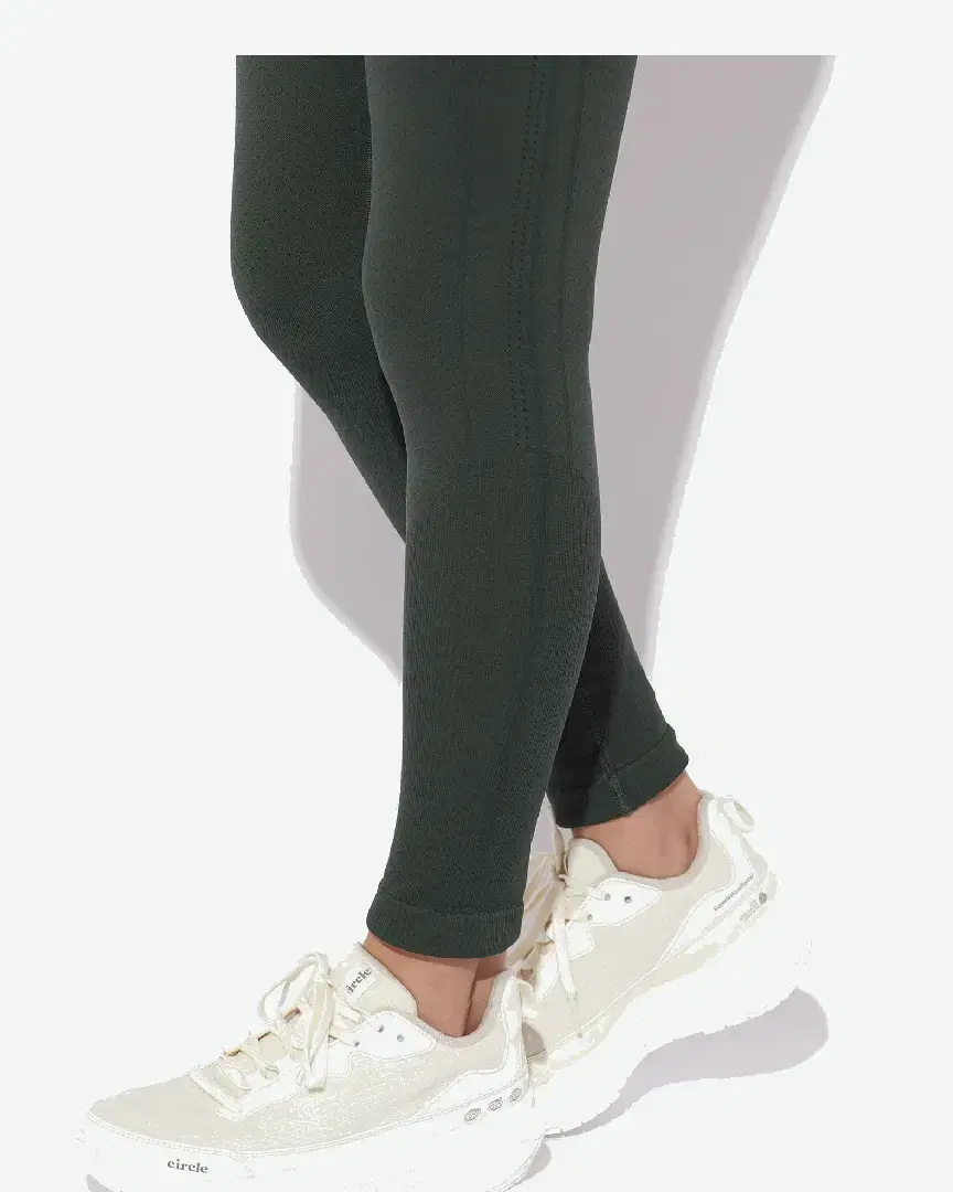 Circle Legging Seamless Keep The Flow - LEGGING-SEAMLESS-KEEP-THE-FLOW-FOREST-GREEN (3) au meilleur prix !