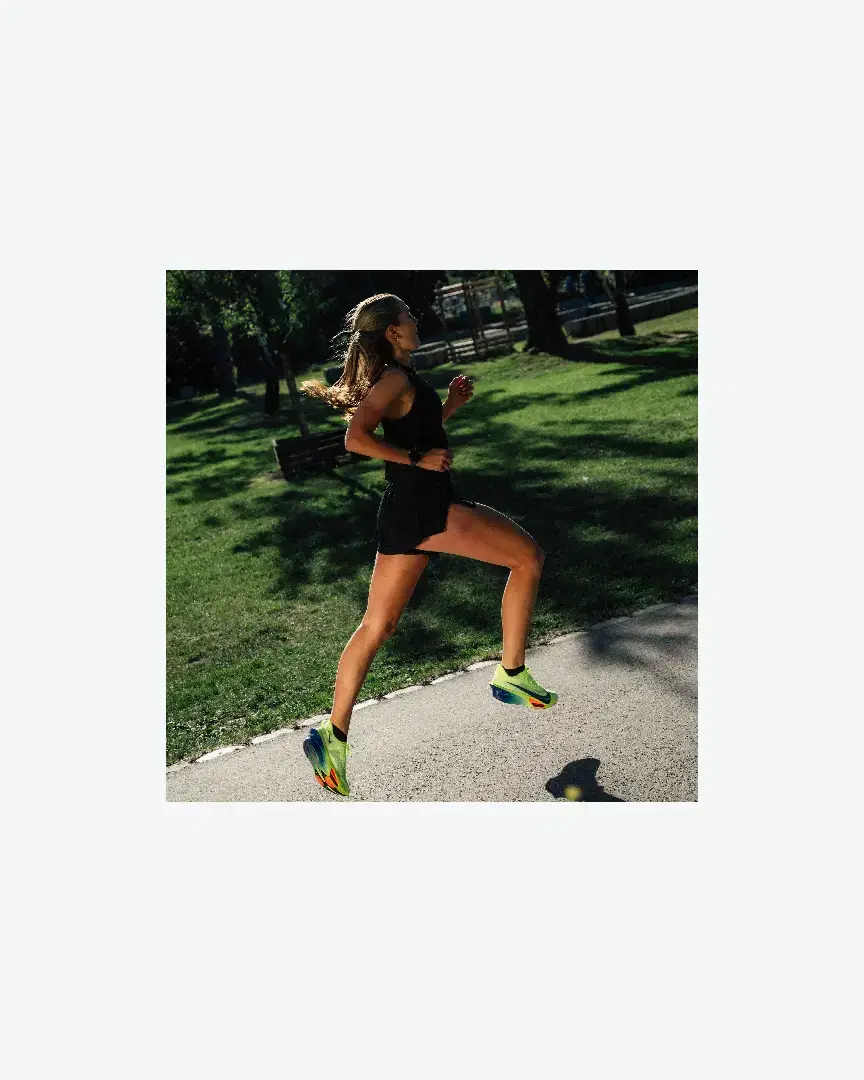 Crop-Top Nike Dri-Fit Adv Aeroswift W - FN2713-010 (3) au meilleur prix !