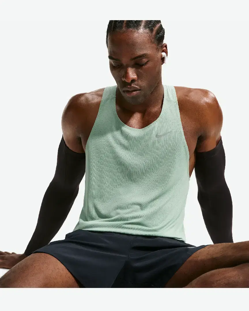 Débardeur Nike Dri-Fit Fast M - FN4229-006 (2) au meilleur prix !