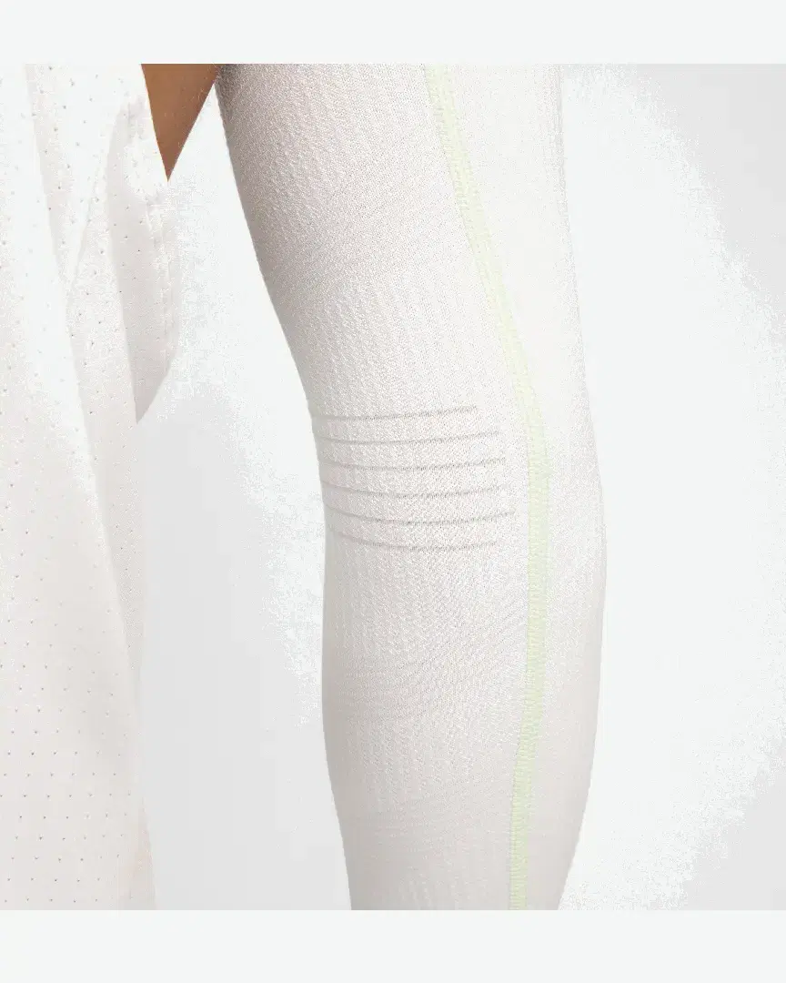 Manchons De Compression À Action Ciblée Nike - HF9389-123 (3) au meilleur prix !