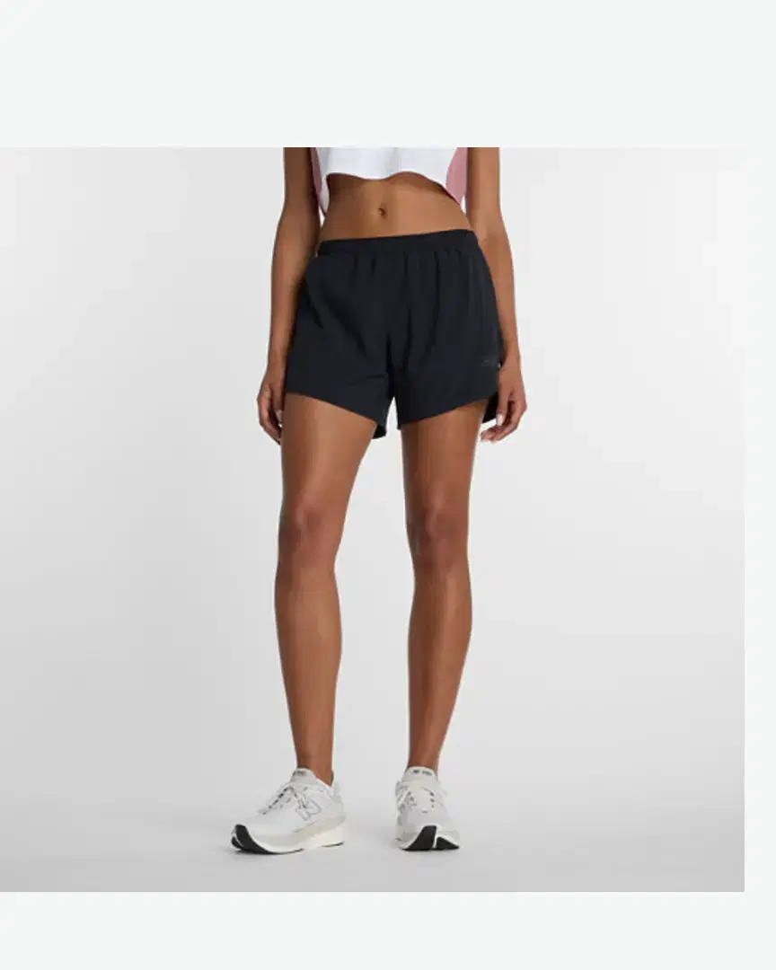 New Balance Rc Essential Short 5" W - WB6194E0BK (0) au meilleur prix !