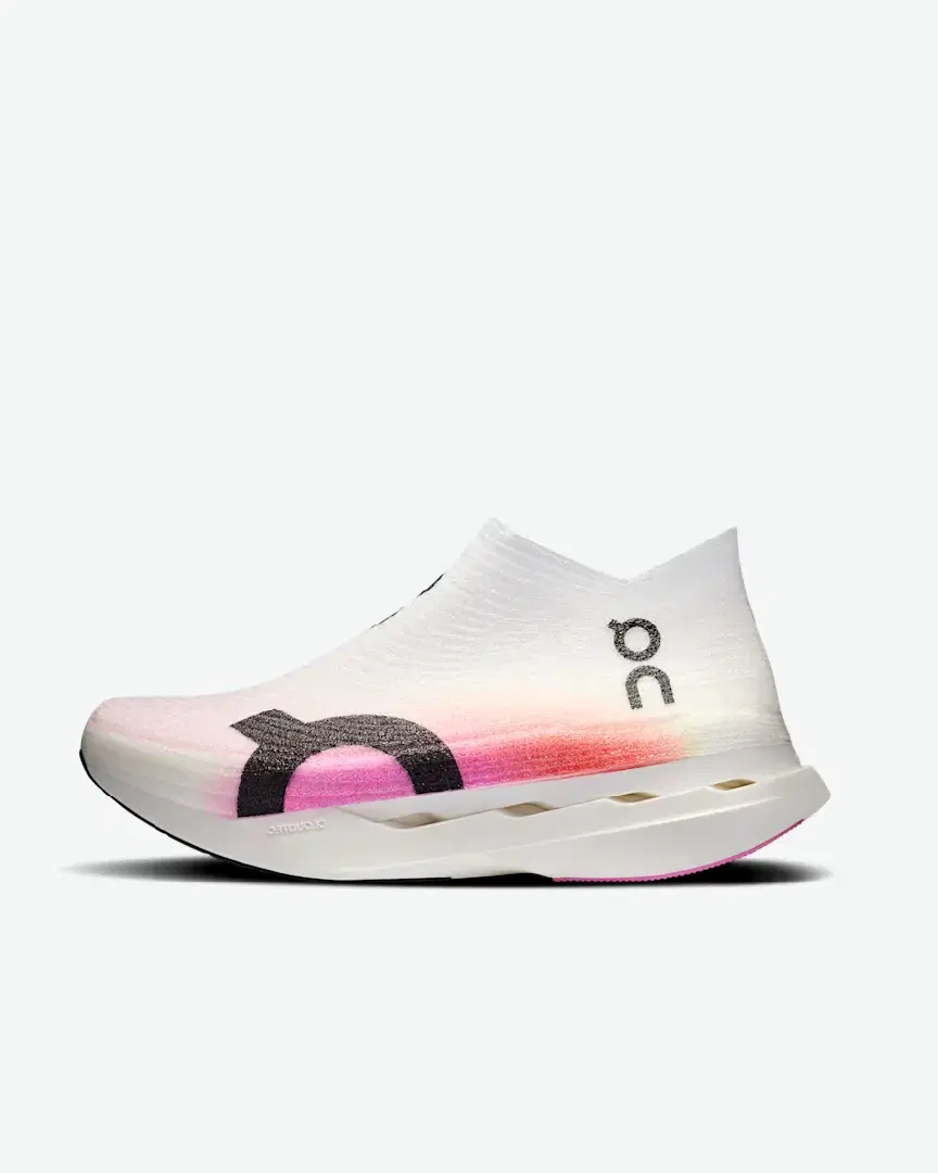 On Running Cloudboom Strike Ls - Unisex (25) au meilleur prix !