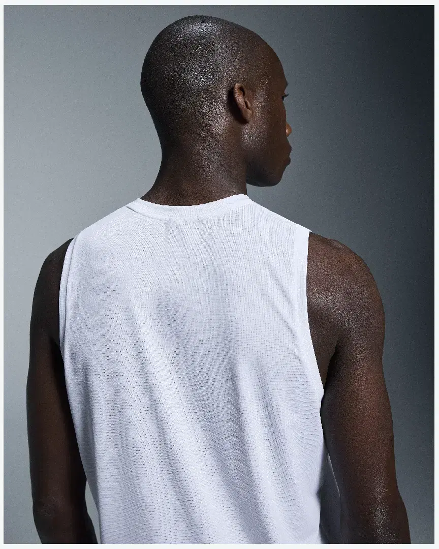 On Running Core Tank Top M - 1ME10760069 (4) au meilleur prix !