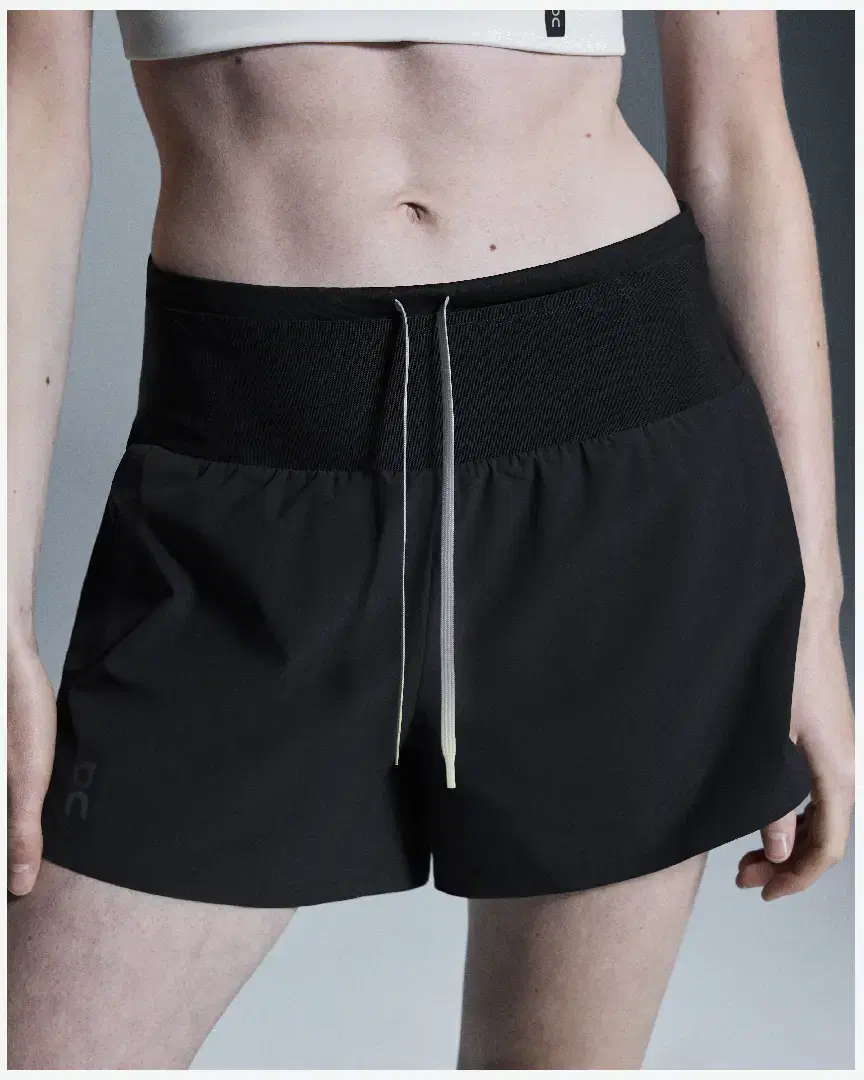 On Running Ultra Shorts W - 1WE30331043 (2) au meilleur prix !