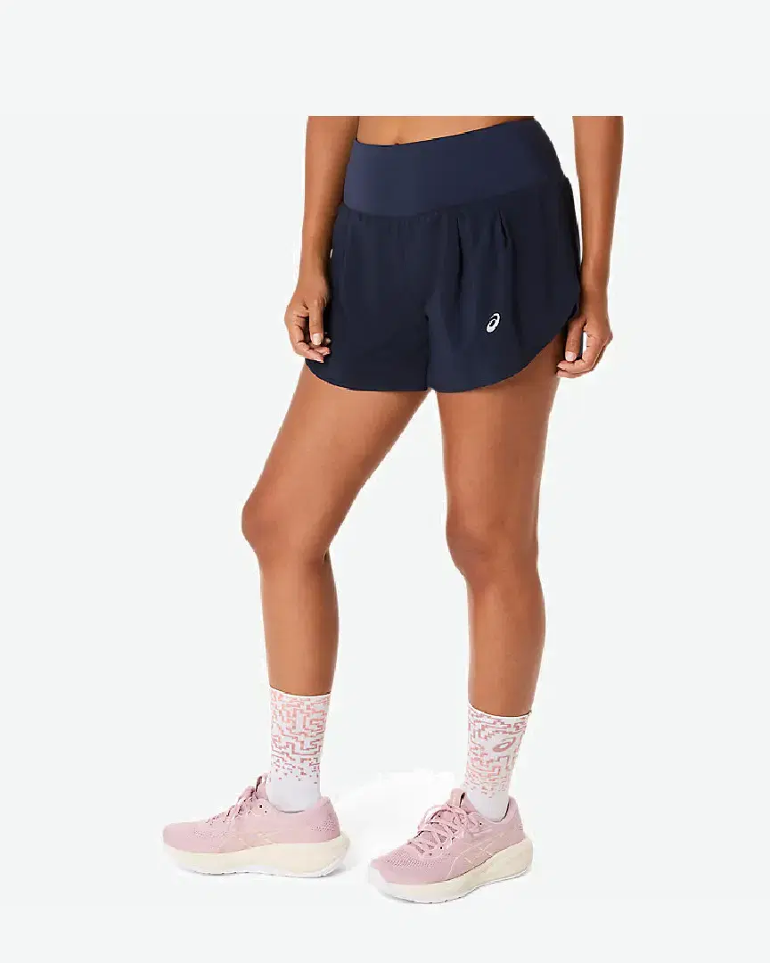Short Asics Road 3.5In W - 2012C965-400 (2) au meilleur prix !