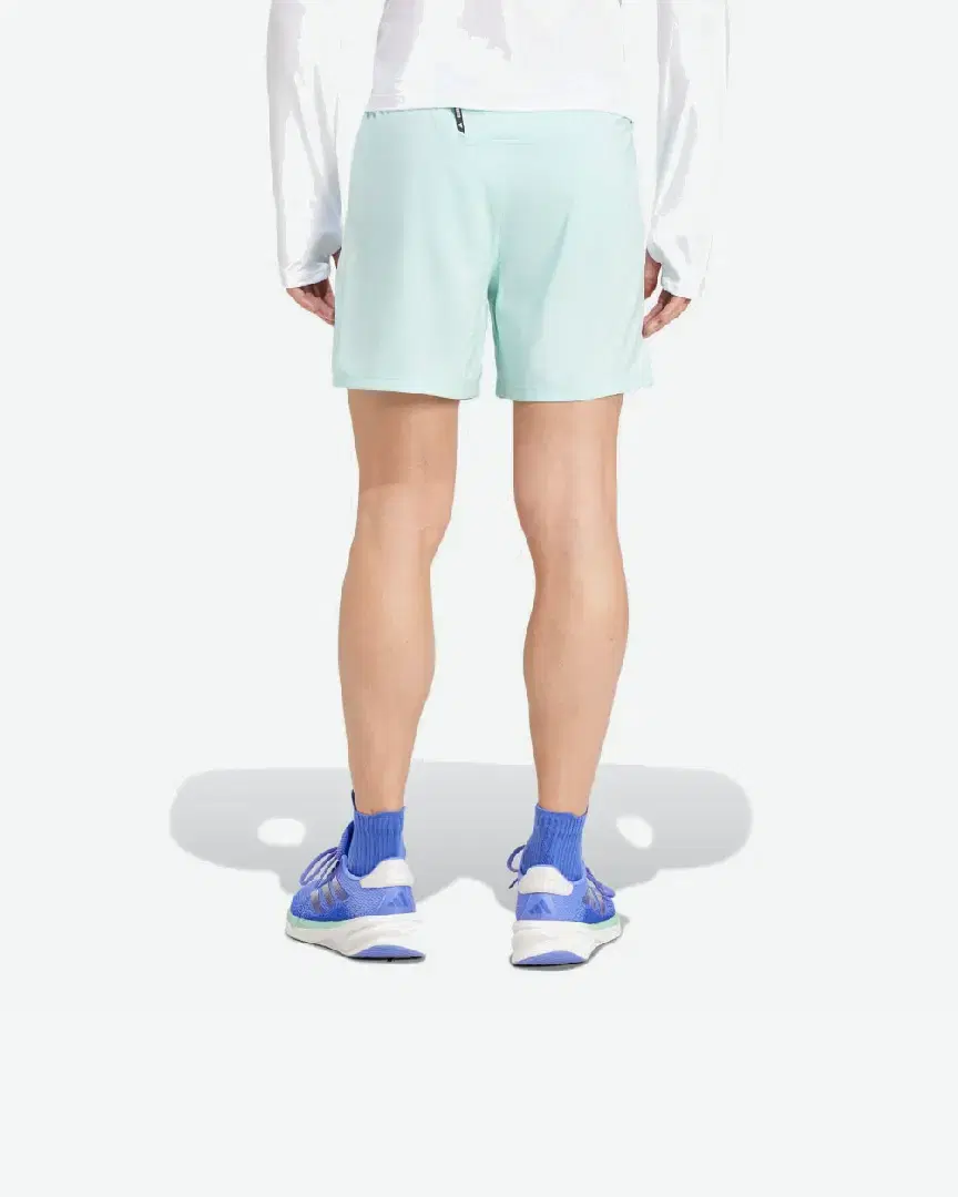 Short Adidas Own The Run M - IZ4399 (1) au meilleur prix !