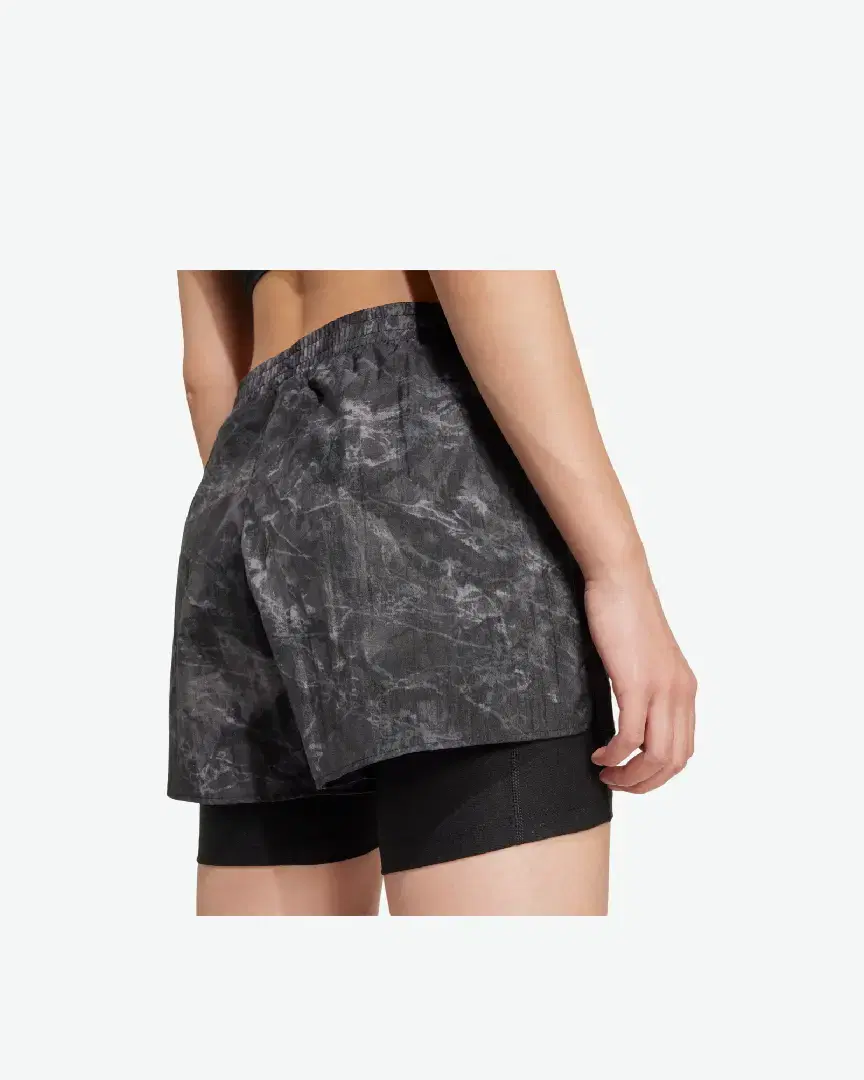 Shorts Adidas Own The Run Spray Dye 2In1 W - JL8718 (2) au meilleur prix !