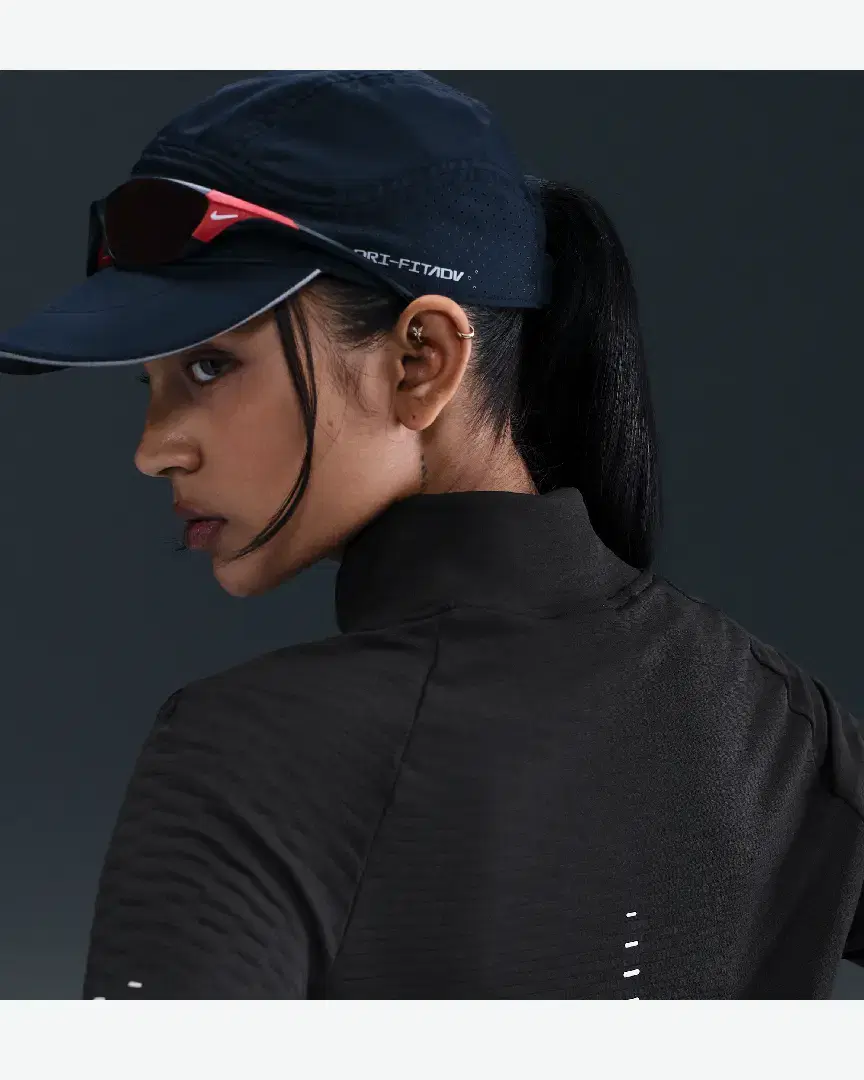 Tee-Shirt À Col Roulé Nike Therma-Fit Swift W - HV2969-010 (1) au meilleur prix !