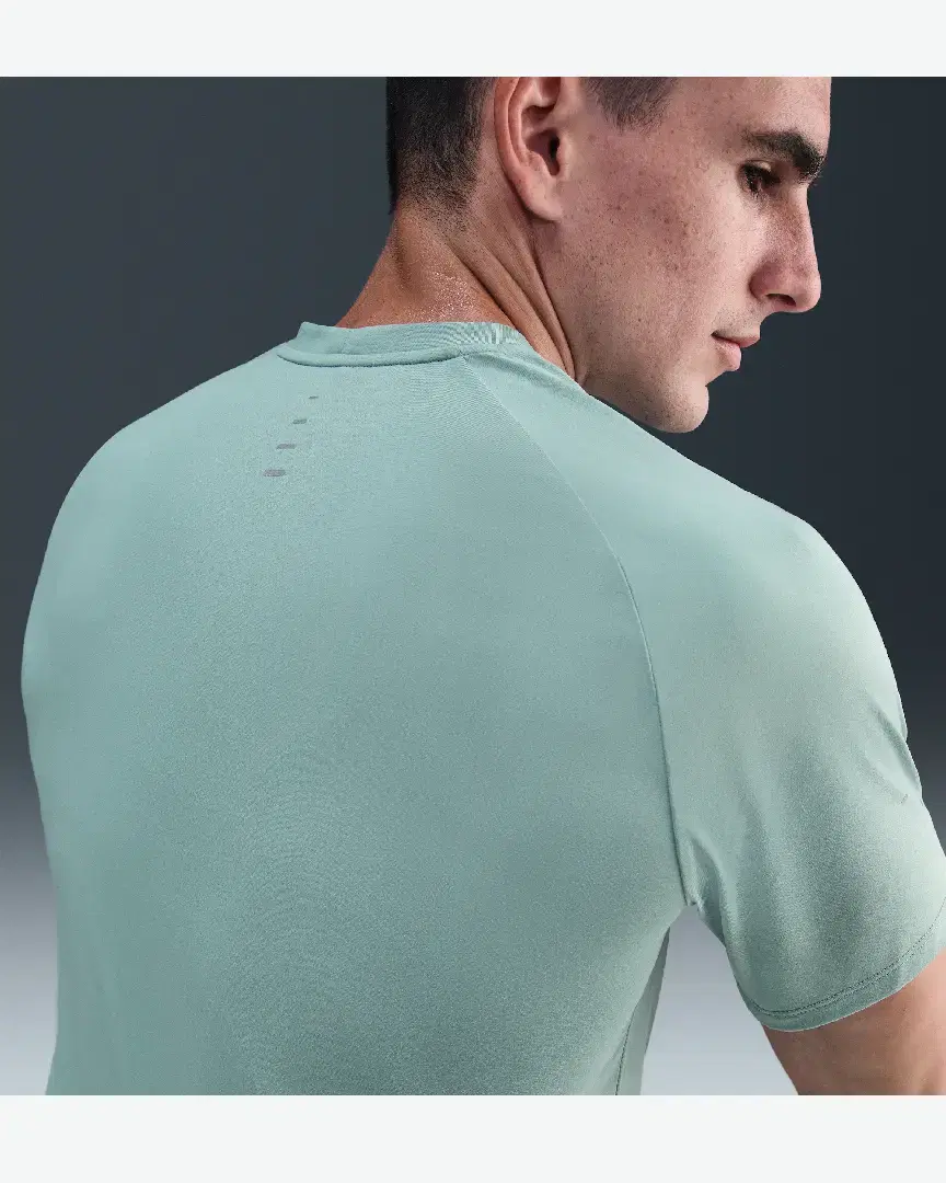 Tee-Shirt Nike Stride Berlin Marathon M - HV5203-017 (1) au meilleur prix !