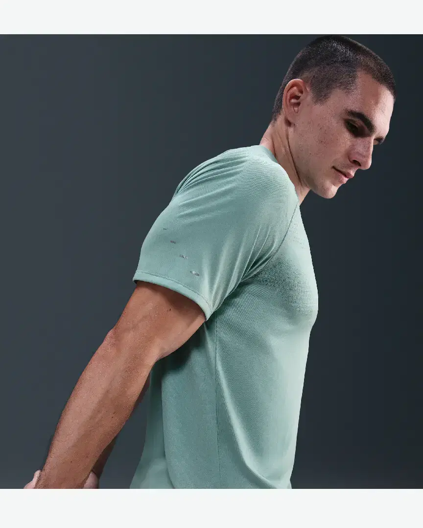 Tee-Shirt Nike Stride Berlin Marathon M - HV5203-017 (2) au meilleur prix !