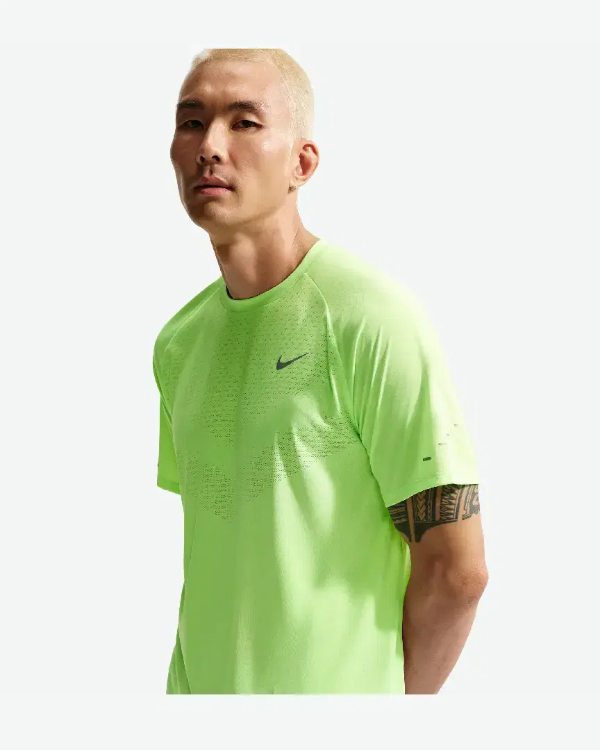 Tee-Shirt À Manches Courtes Et Motifs Réfléchissants Dri-Fit Adv Nike Stride M - HV5203-377 (0) au meilleur prix !