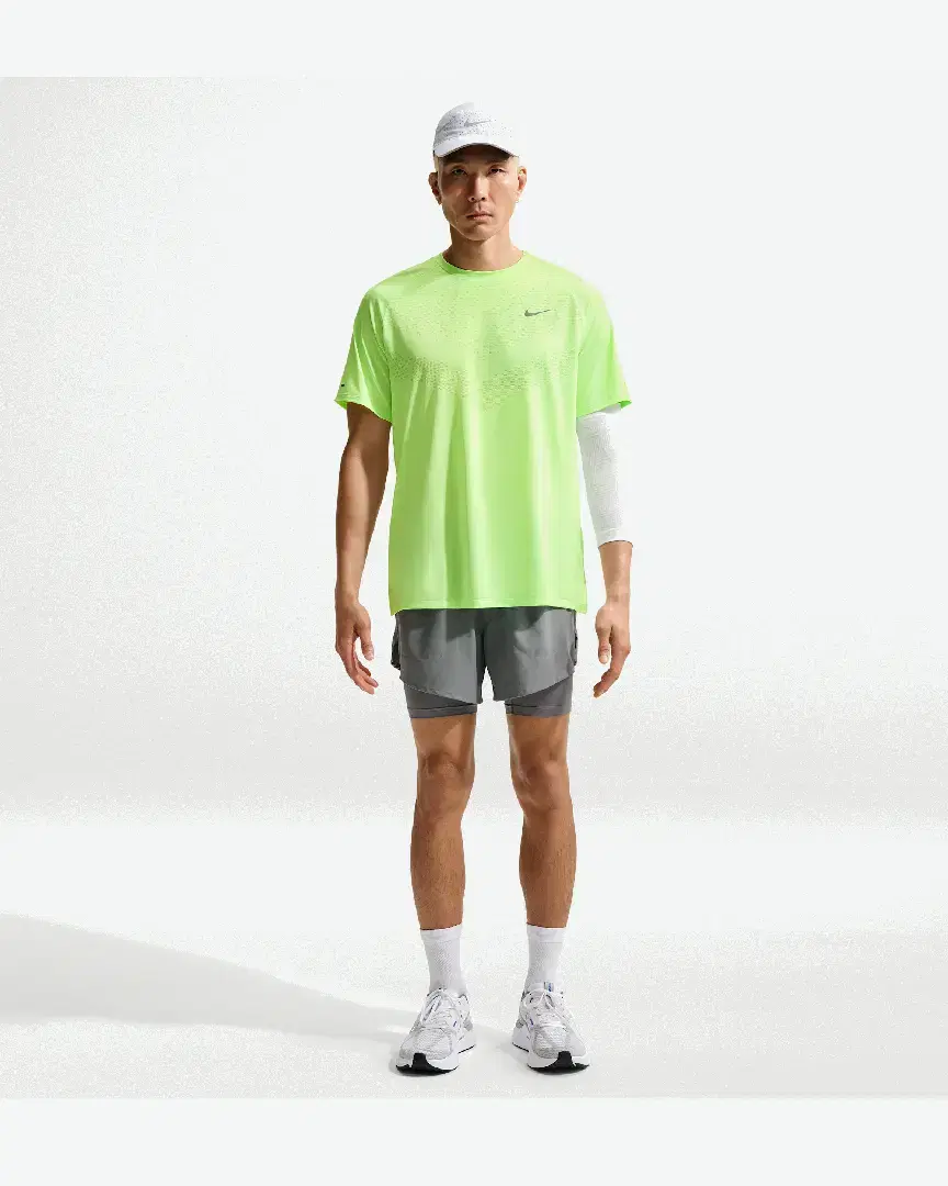 Tee-Shirt À Manches Courtes Et Motifs Réfléchissants Dri-Fit Adv Nike Stride M - HV5203-377 (3) au meilleur prix !