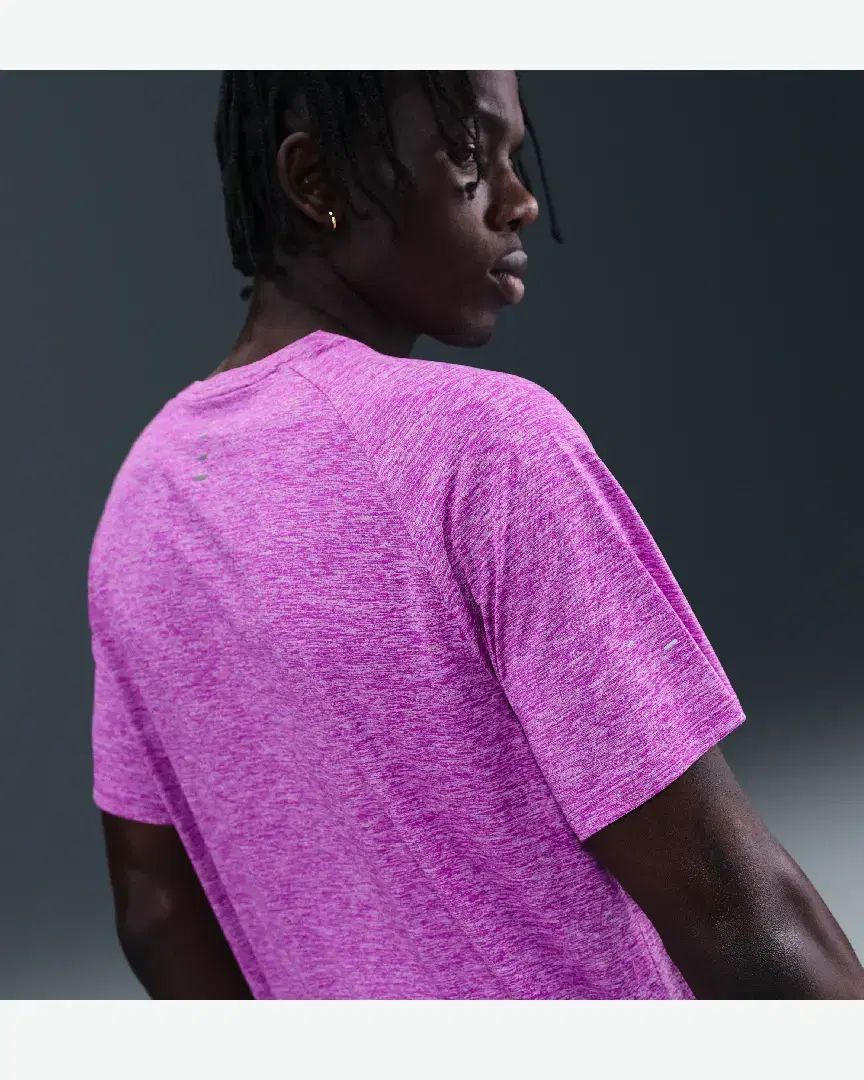 Tee-Shirt Nike Stride Berlin Marathon M - HV5203-551 (1) au meilleur prix !