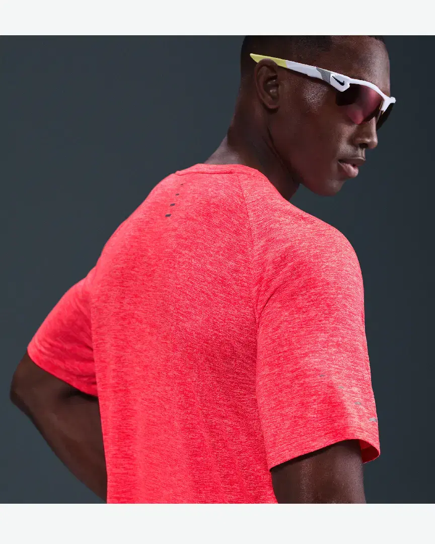 Tee-Shirt Nike Stride Berlin Marathon M - HV5203-635 (1) au meilleur prix !