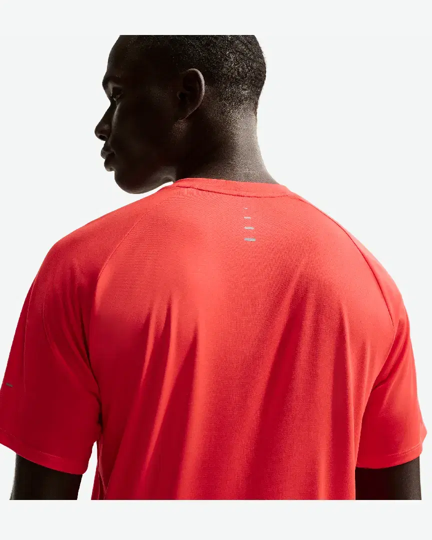 Tee-Shirt À Manches Courtes Et Motifs Réfléchissants Dri-Fit Adv Nike Stride M - HV5203-696 (1) au meilleur prix !