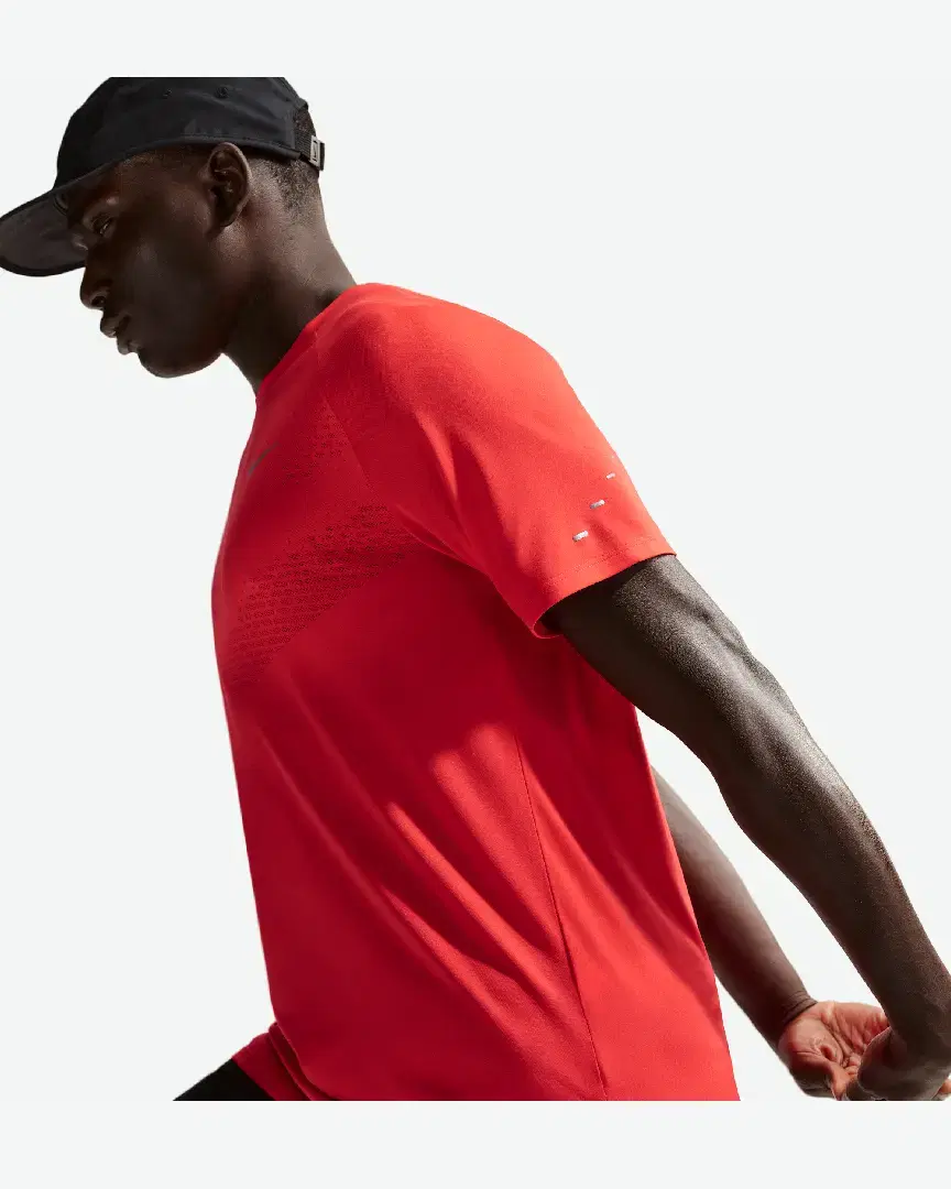 Tee-Shirt À Manches Courtes Et Motifs Réfléchissants Dri-Fit Adv Nike Stride M - HV5203-696 (2) au meilleur prix !