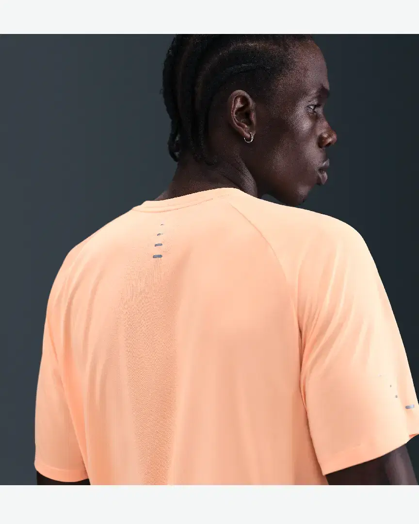 Tee-Shirt Nike Stride Berlin Marathon M - HV5203-734 (1) au meilleur prix !