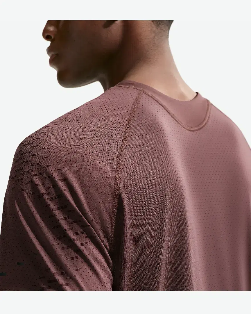 Tee-Shirt À Manches Courtes Et Motifs Réfléchissants Dri-Fit Adv Nike Stride M - IF2088-503 (1) au meilleur prix !