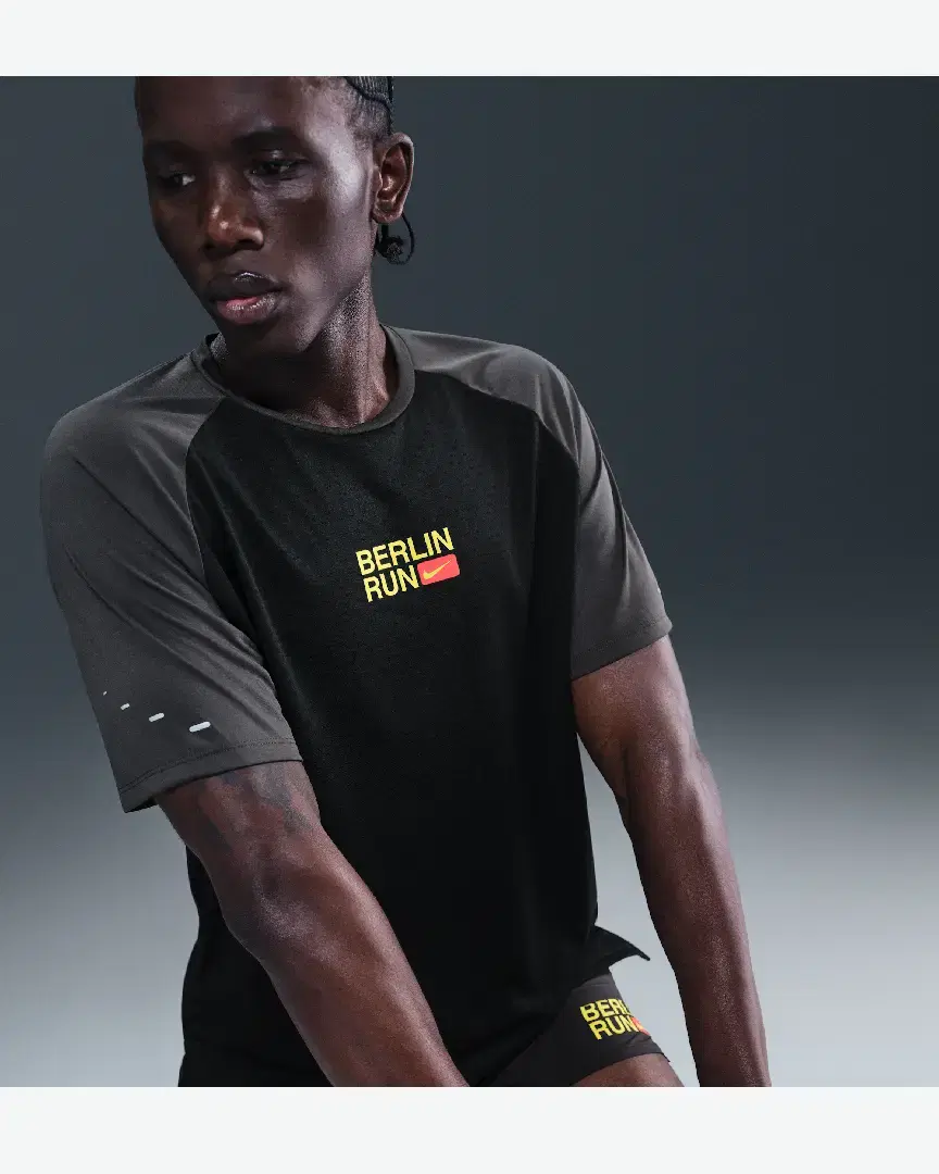 Tee-Shirt Nike Stride Berlin Marathon M - IH4069-010 (2) au meilleur prix !