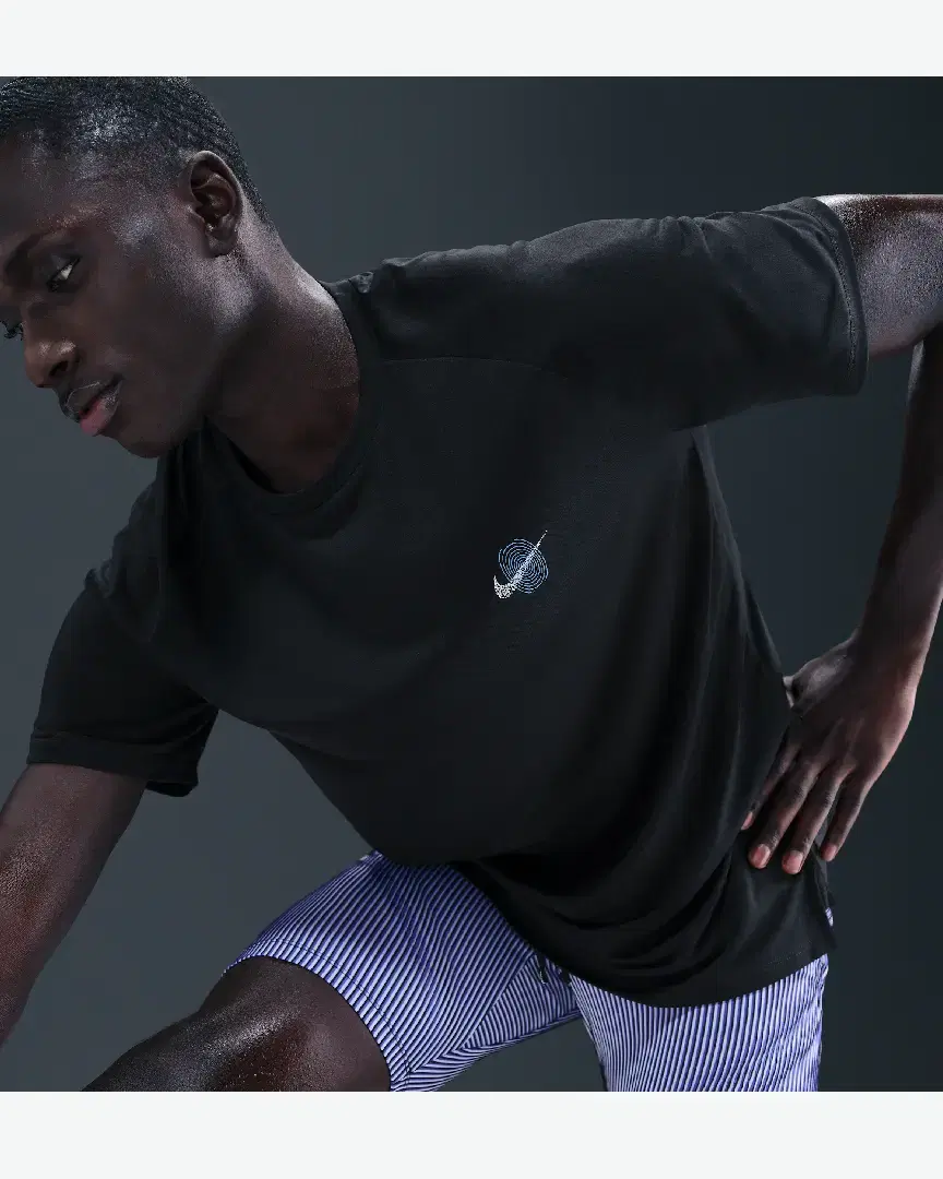 Tee-Shirt À Manches Courtes Et Motifs Réfléchissants Dri-Fit Adv Nike Stride M - IM7426-010 (2) au meilleur prix !