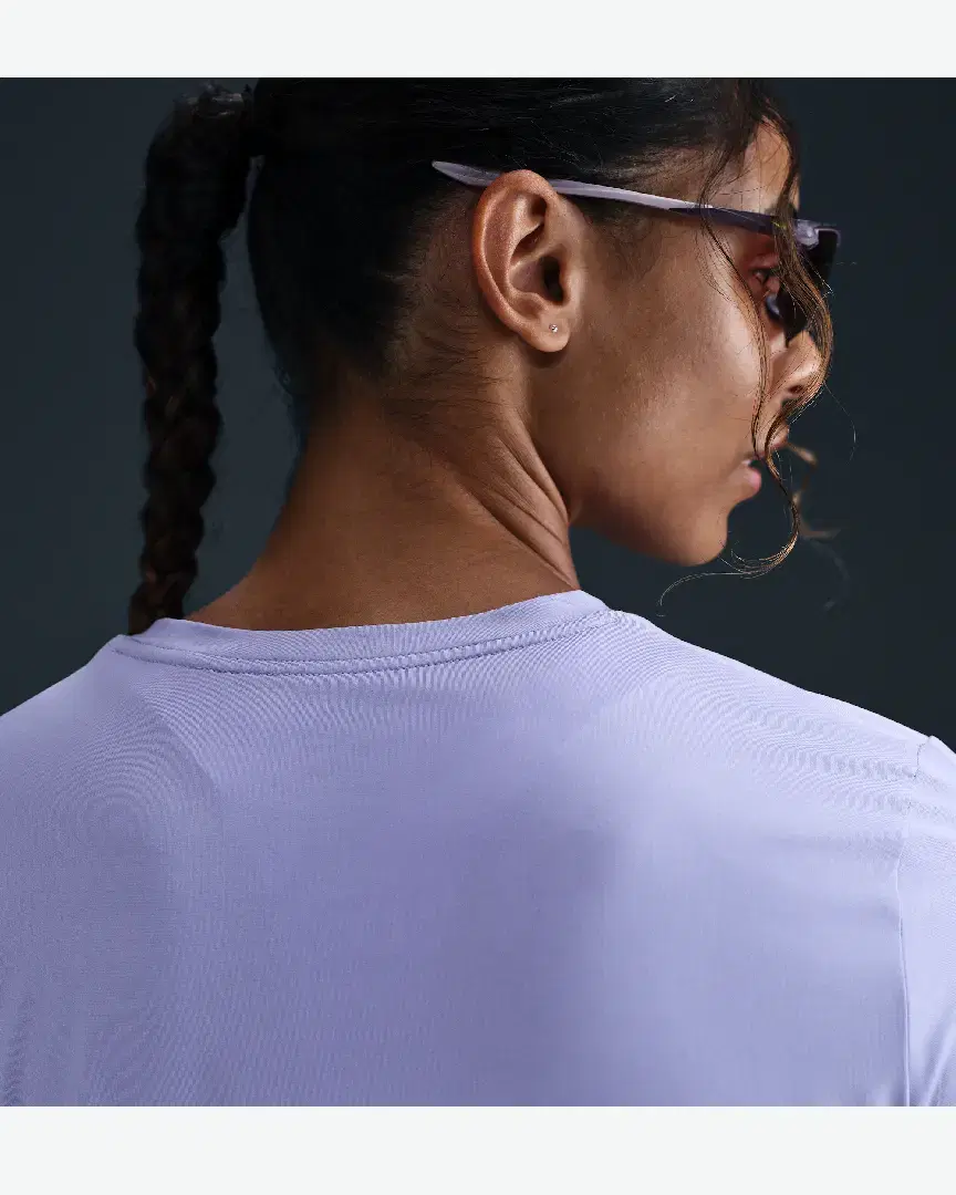 Tee-Shirt À Manches Courtes Dri-Fit Nike One Swoosh W - HJ2204-533 (1) au meilleur prix !