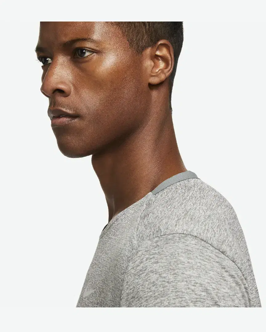 Tee-Shirt À Manches Courtes Dri-Fit Nike Rise 365 M - CZ9184-084 (3) au meilleur prix !