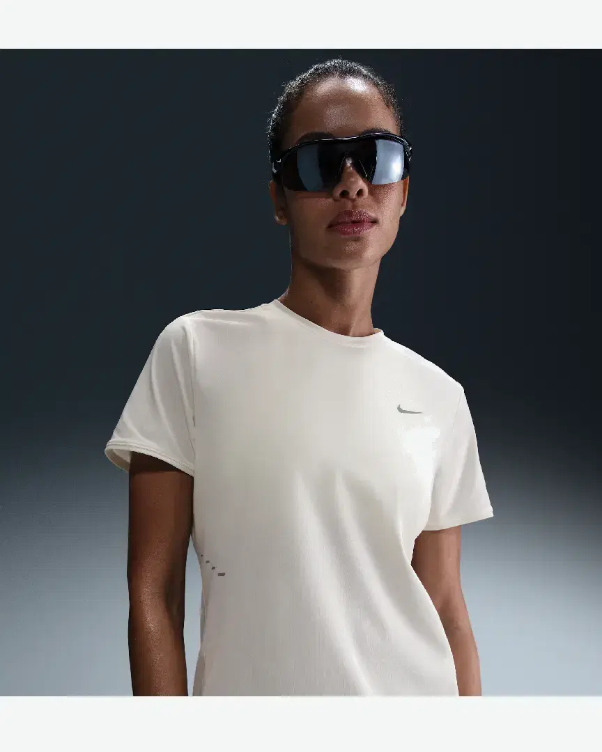 Tee-Shirt À Manches Courtes Dri-Fit Nike Swift Wool W - HM9698-133 (0) au meilleur prix !