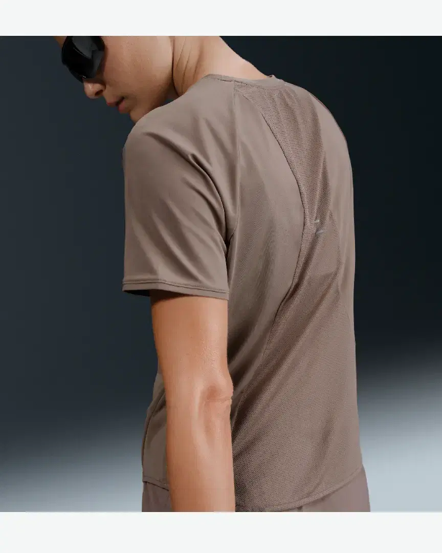 Tee-Shirt À Manches Courtes Dri-Fit Nike Swift Wool W - HM9698-233 (1) au meilleur prix !