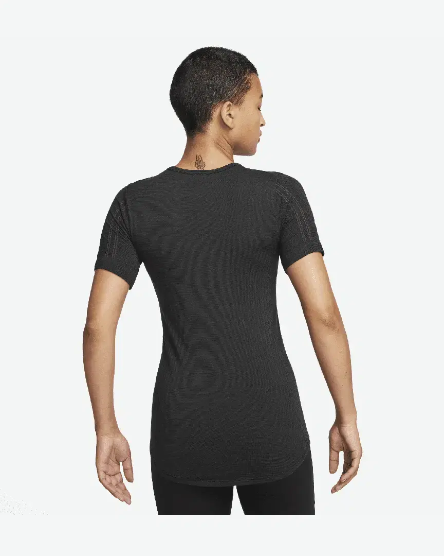 Tee-Shirt À Manches Courtes Dri-Fit Nike Swift Wool W - FB4473-010 (1) au meilleur prix !
