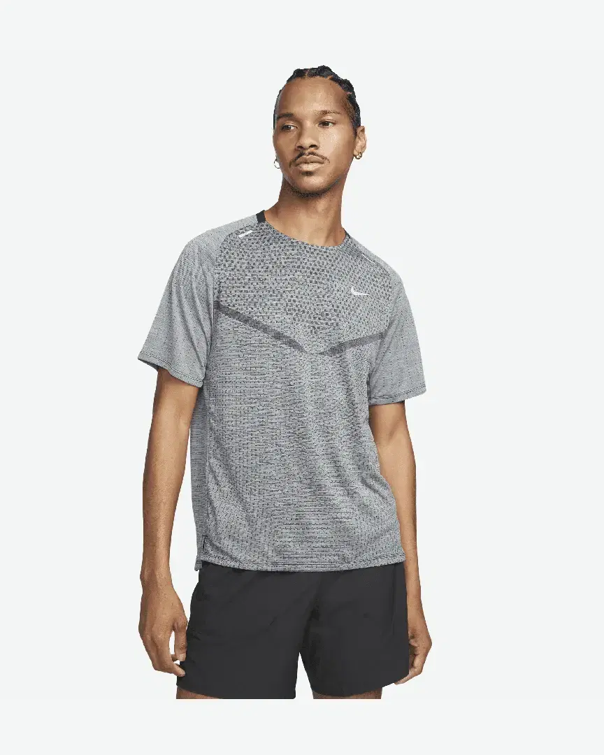Tee-Shirt À Manches Courtes Dri-Fit Nike Techknit Adv M - DM4753-010 (0) au meilleur prix !