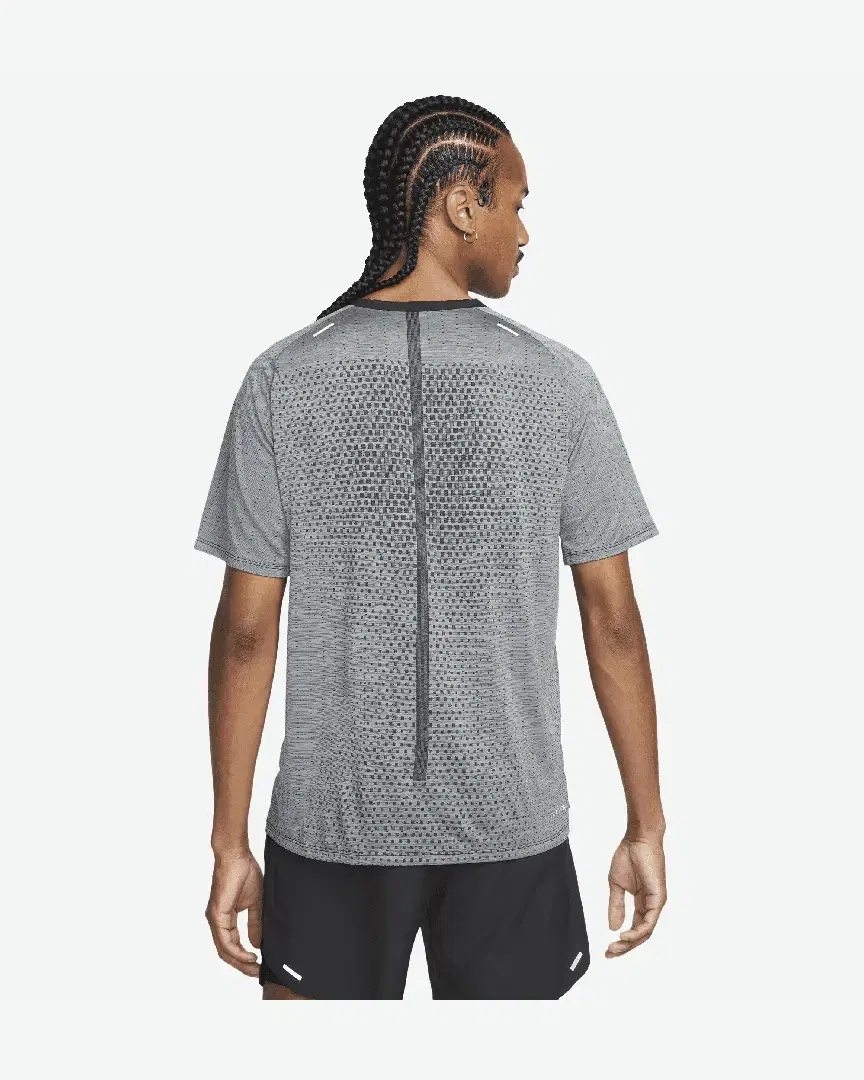 Tee-Shirt À Manches Courtes Dri-Fit Nike Techknit Adv M - DM4753-010 (1) au meilleur prix !