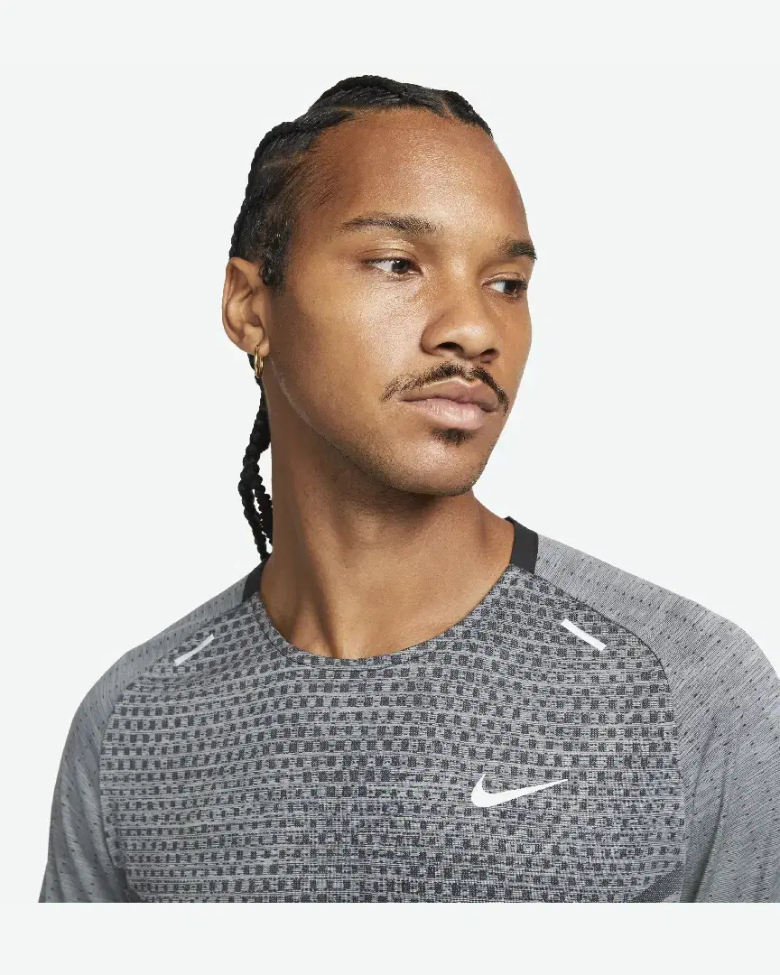 Tee-Shirt À Manches Courtes Dri-Fit Nike Techknit Adv M - DM4753-010 (2) au meilleur prix !