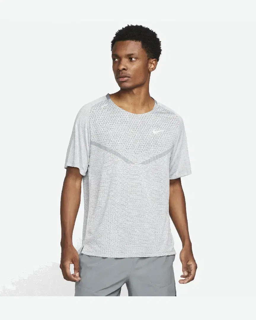 Tee-Shirt À Manches Courtes Dri-Fit Nike Techknit Adv M - DM4753-084 (0) au meilleur prix !