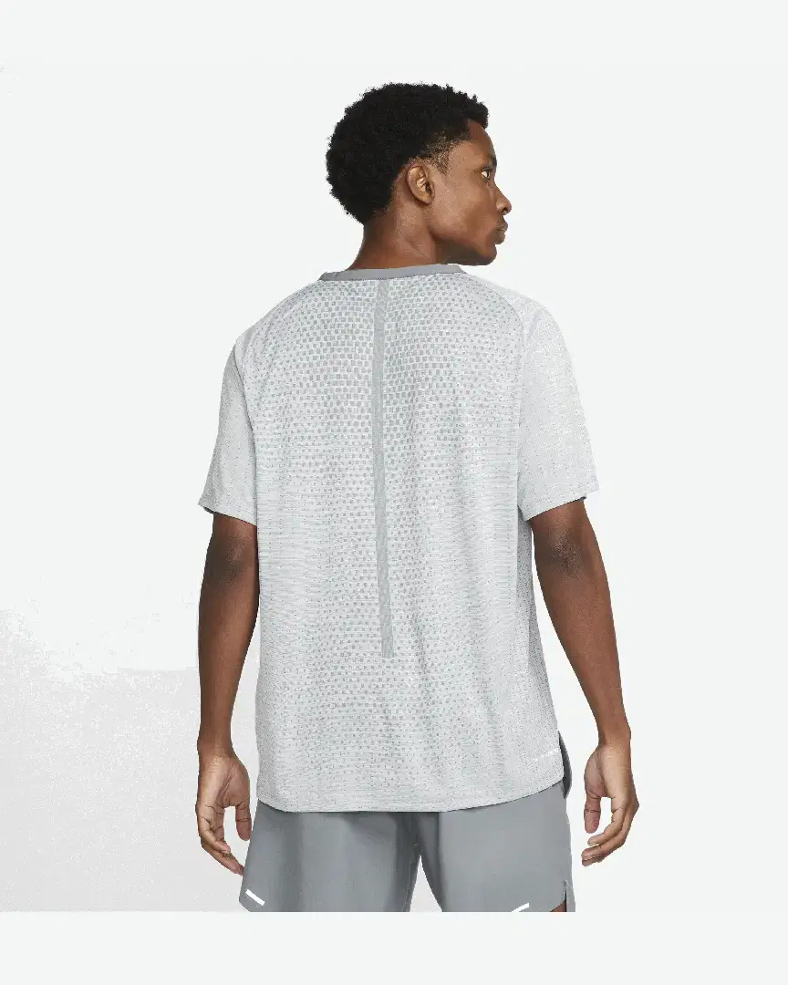 Tee-Shirt À Manches Courtes Dri-Fit Nike Techknit Adv M - DM4753-084 (1) au meilleur prix !
