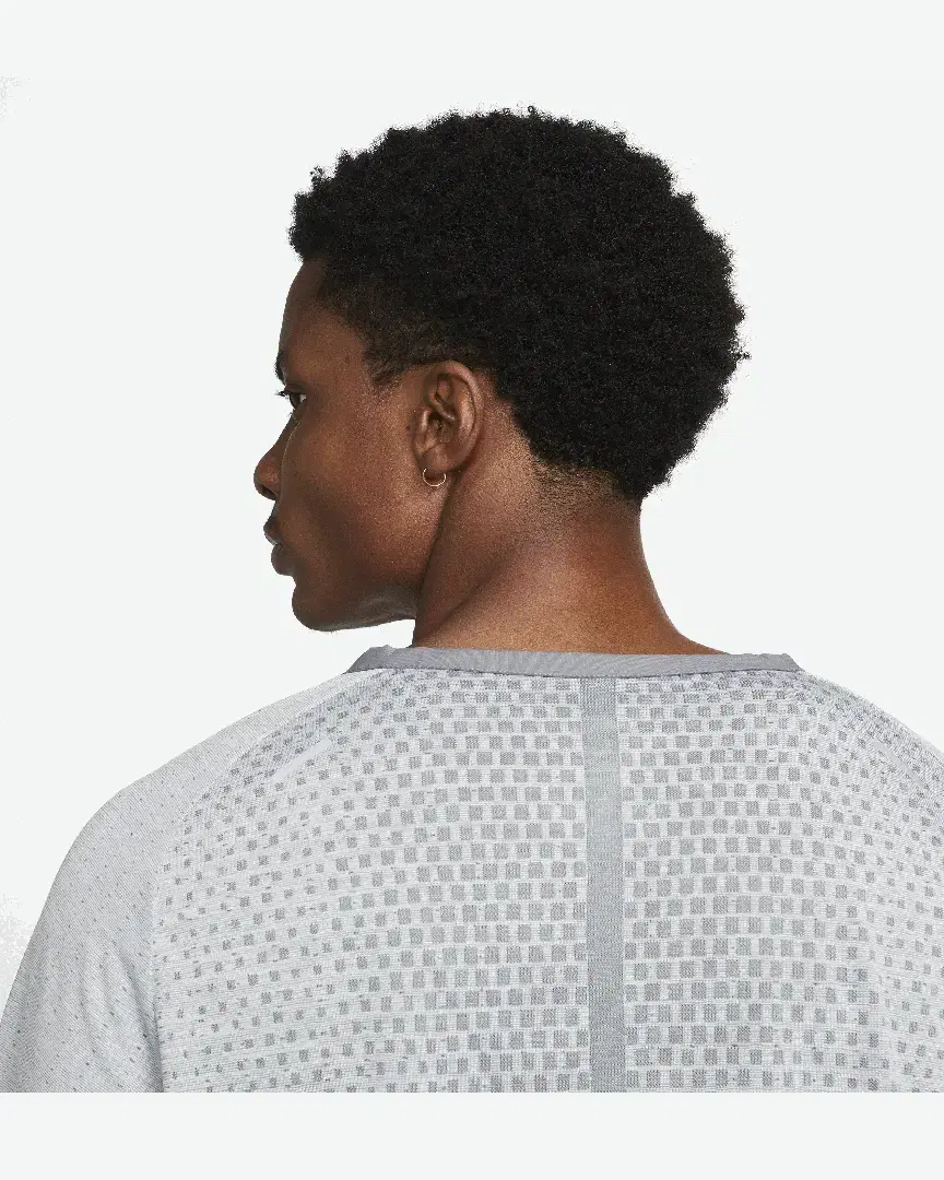 Tee-Shirt À Manches Courtes Dri-Fit Nike Techknit Adv M - DM4753-084 (3) au meilleur prix !