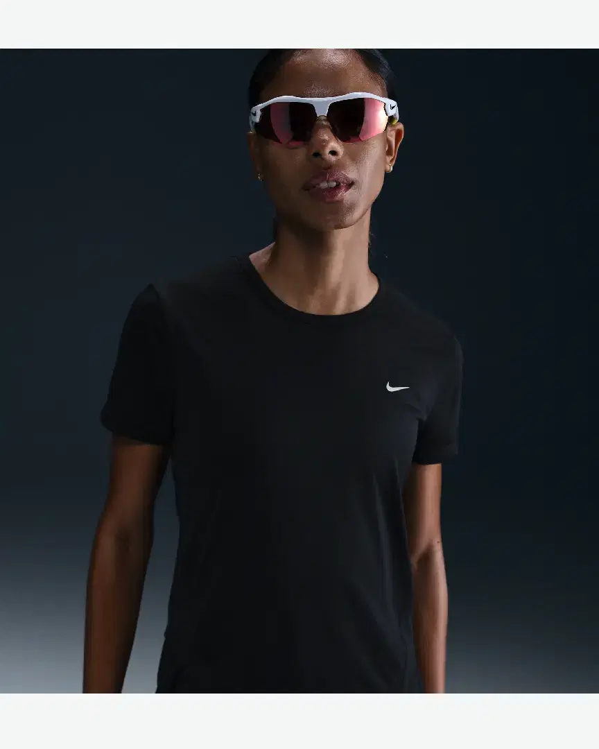 Tee-Shirt À Manches Courtes Dri-Fit Nike Tempo W - HQ0648-010 (0) au meilleur prix !