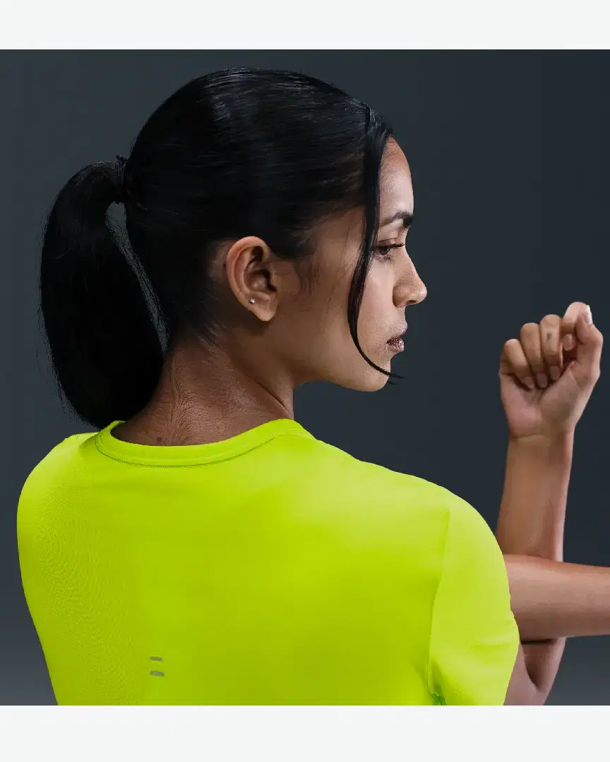 Tee-Shirt À Manches Courtes Dri-Fit Nike Tempo W - HQ0648-389 (1) au meilleur prix !