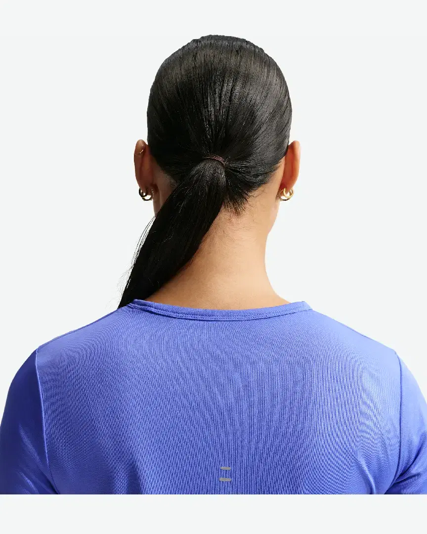 Tee-Shirt À Manches Courtes Dri-Fit Nike Tempo W - HQ0648-570 (1) au meilleur prix !