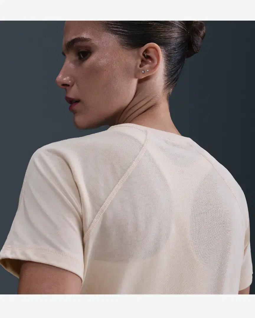 Tee-Shirt À Manches Courtes Nike Dri-Fit Trail W - HJ2242-272 (1) au meilleur prix !