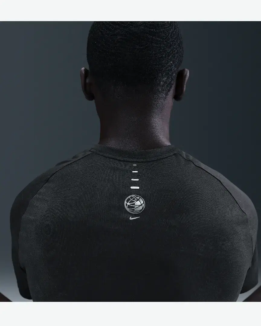 Tee-Shirt À Manches Courtes Et Motifs Réfléchissants Dri-Fit Adv Nike Stride M - IH7495-045 (1) au meilleur prix !