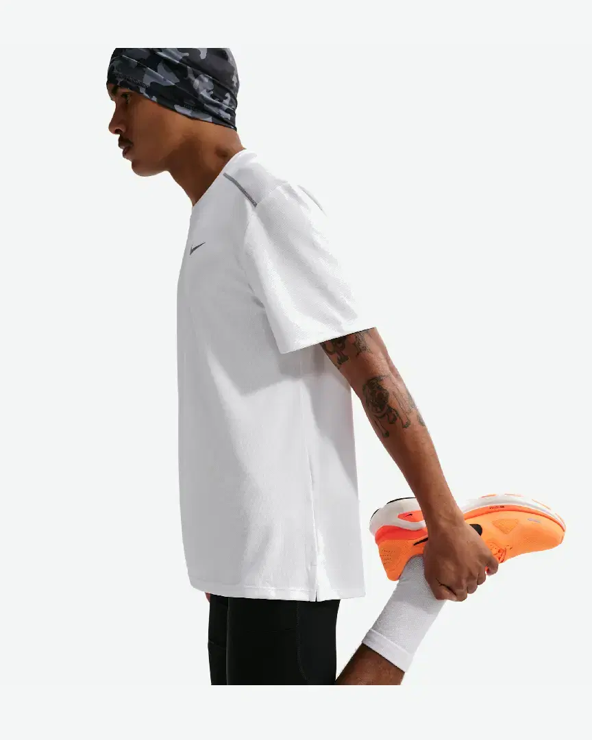 Tee-Shirt À Manches Courtes Et Protection Uv Dri-Fit Nike Miler M - IF2082-100 (2) au meilleur prix !