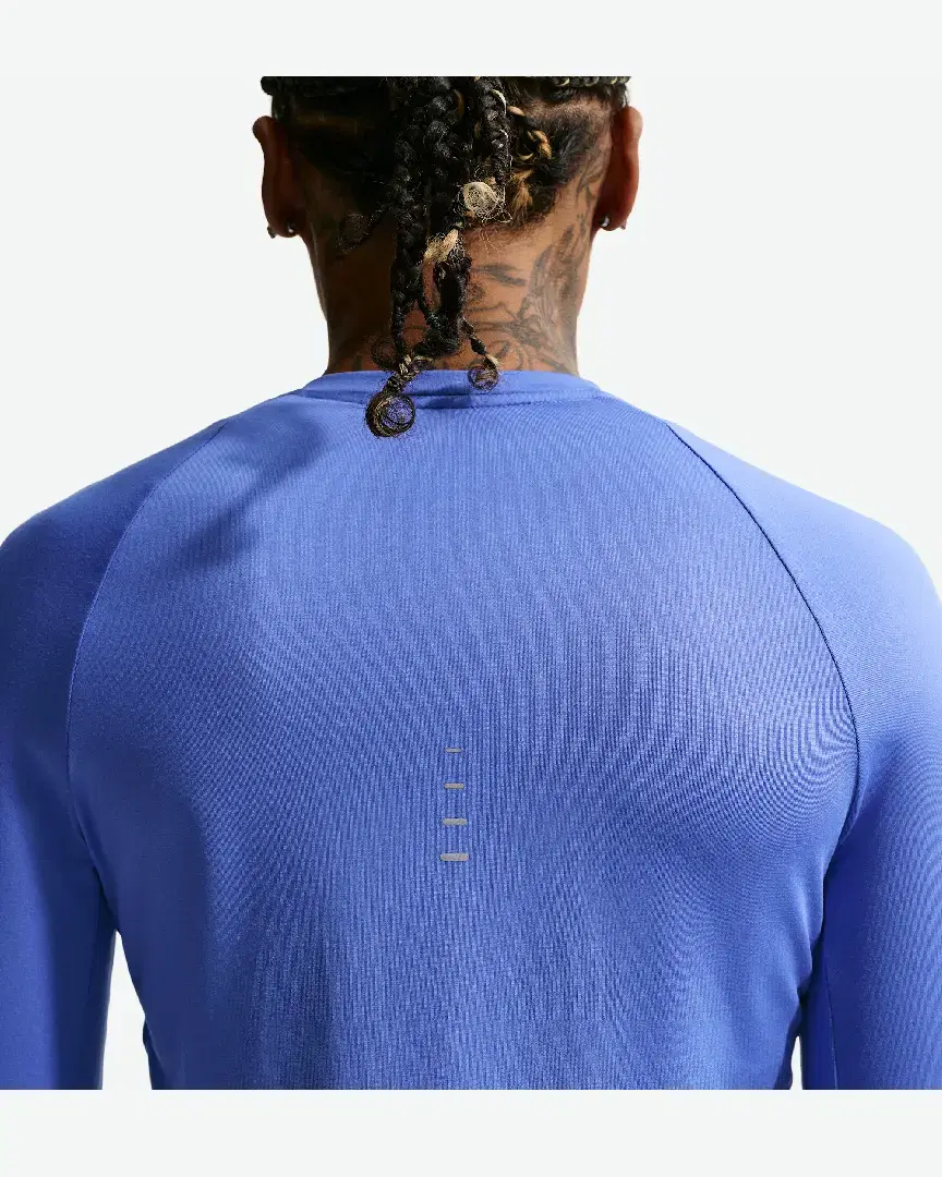 Tee-Shirt À Manches Longues Et Col Ras-Du-Cou Dri-Fit Anti-Uv Nike Swift W - HQ0503-570 (1) au meilleur prix !