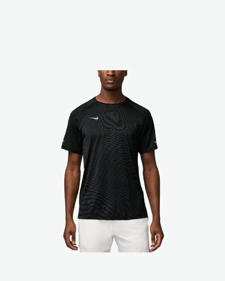 Tee-Shirt Nike Stride Berlin Marathon M - HV2207-010 (0) au meilleur prix !