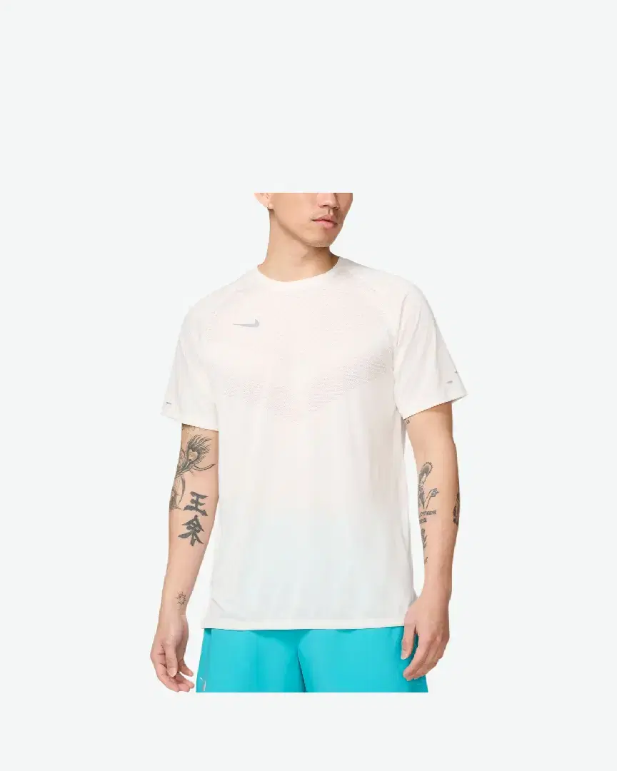 Tee-Shirt À Manches Courtes Et Motifs Réfléchissants Dri-Fit Adv Nike Stride M - HV5203-133 (0) au meilleur prix !